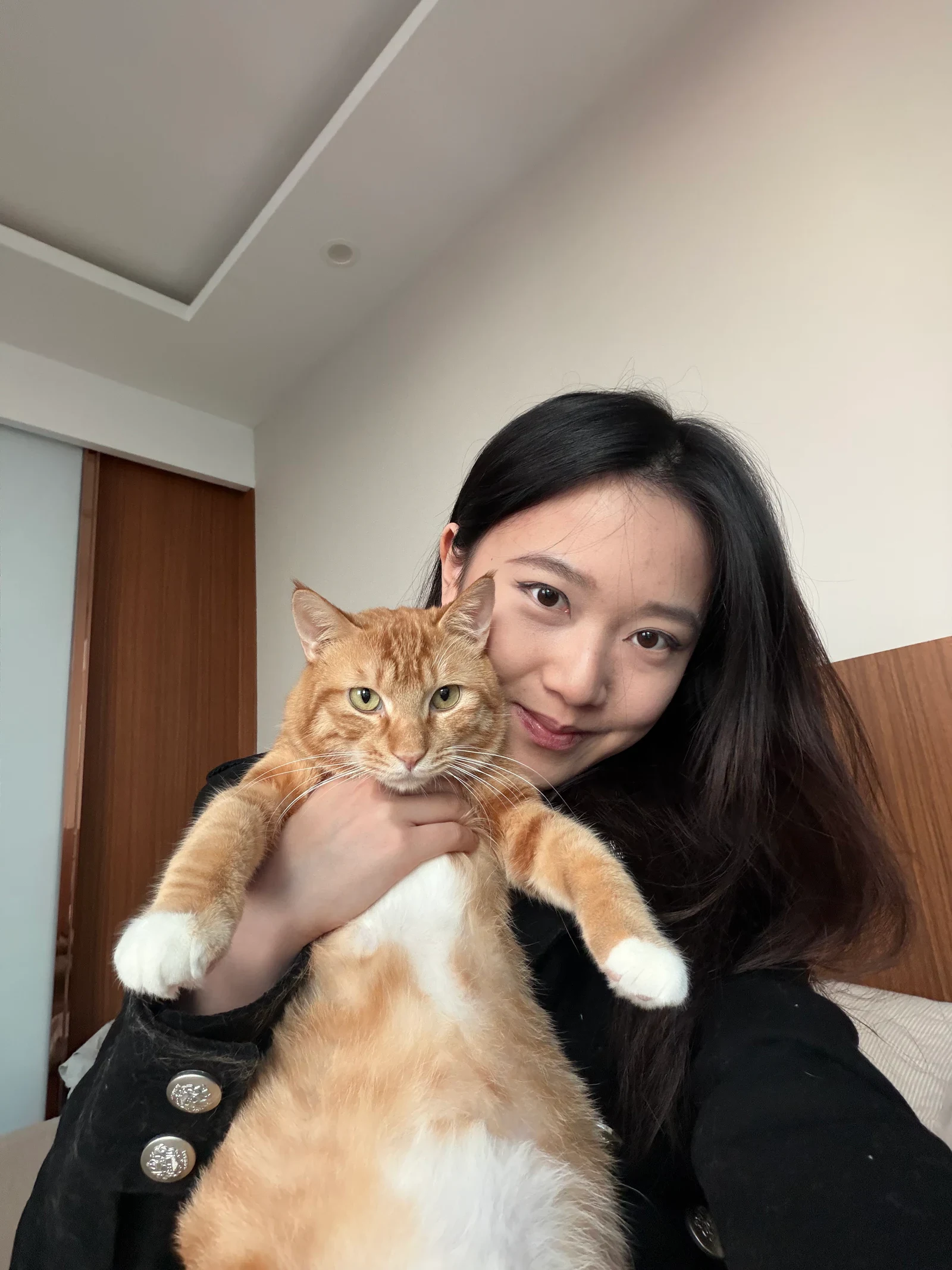 Chloe, Co-Founder of Everfar Pets, holding her cat